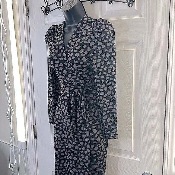 ๐ฅ ๐ฅ ๐ฅ ALERT. POA! NWT WRAP AROUND ๐. It just donโt get NO BETTER. Maxi fit! - Picture 7 of 12